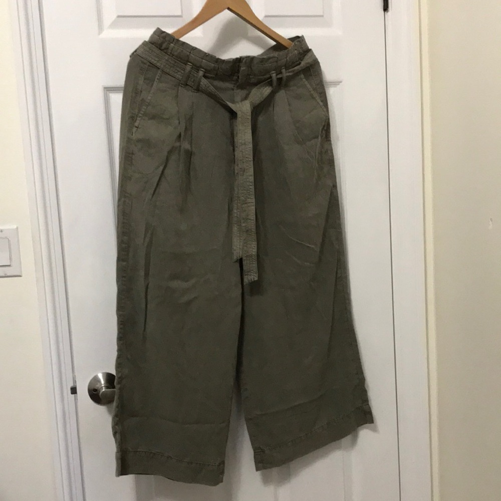 AE High-Waisted Wide-Leg Trouser Pant